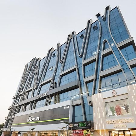 Collection O Hotel Alice Ахмедабад Екстериор снимка