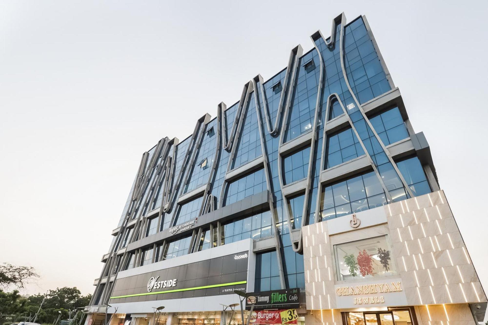 Collection O Hotel Alice Ахмедабад Екстериор снимка