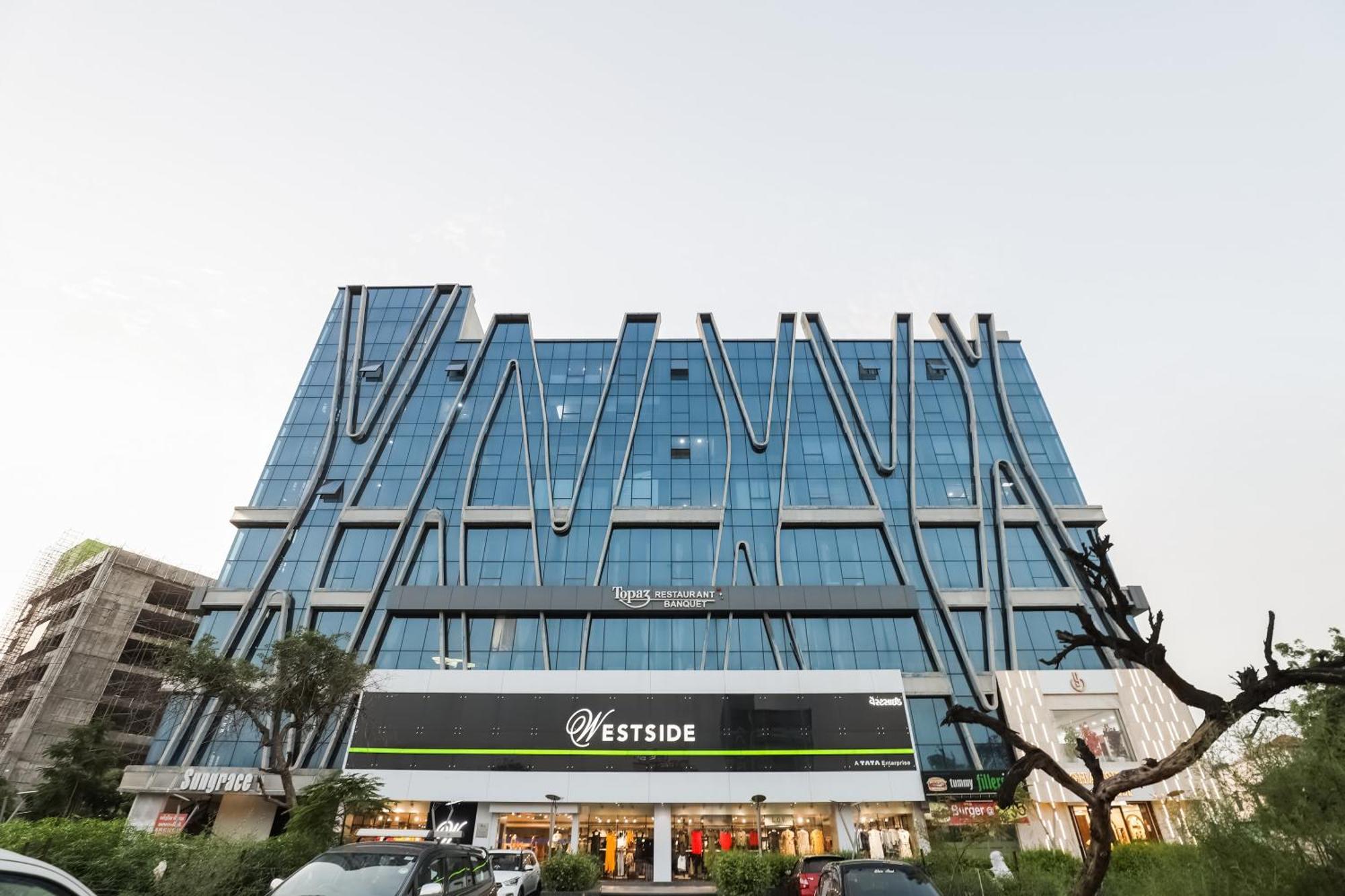 Collection O Hotel Alice Ахмедабад Екстериор снимка